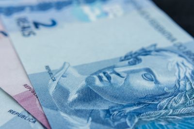 Read more about the article Entenda aqui a relação dos brasileiros com dinheiro!